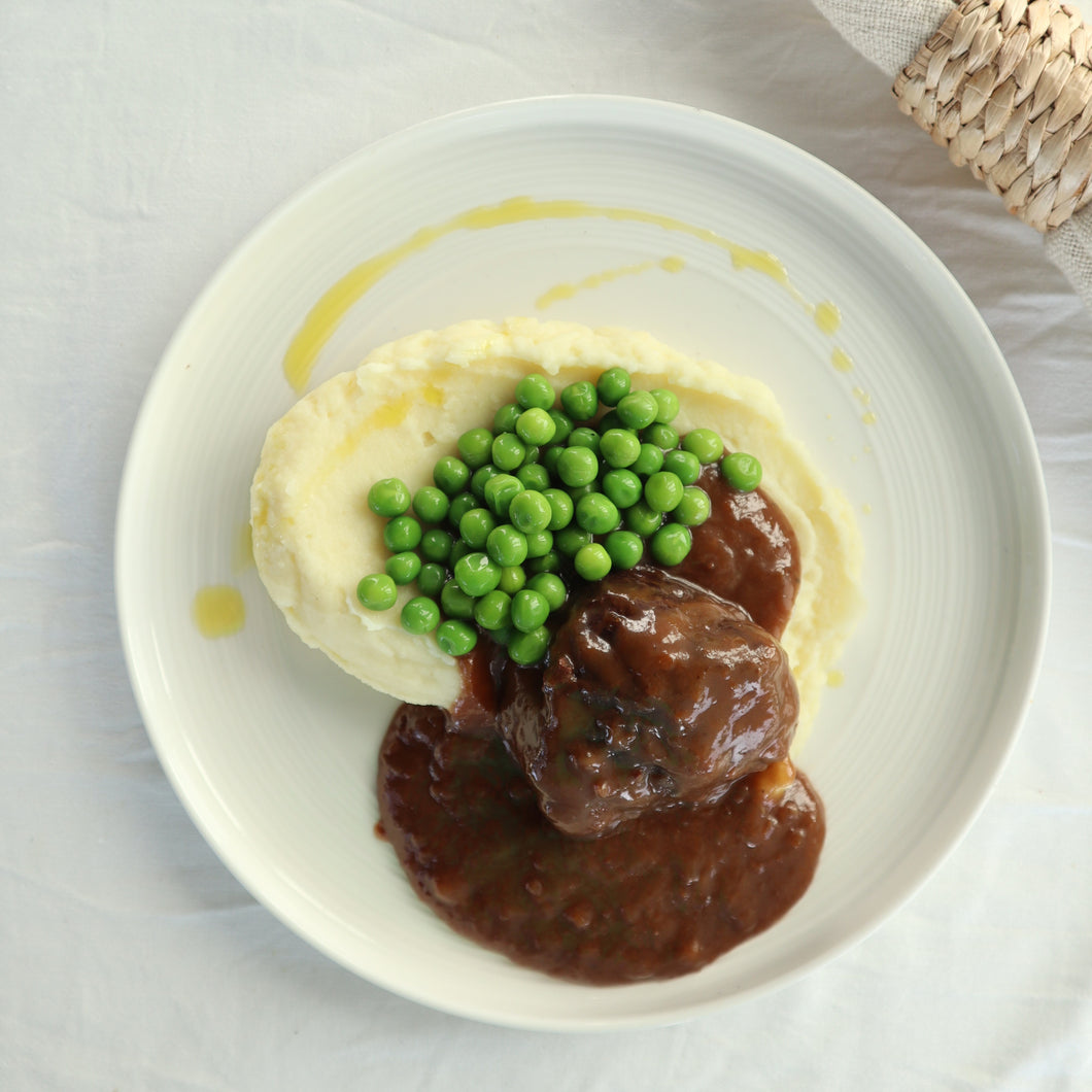 Slow Cooked Beef Cheek in Red Wine Gravy with Creamy Mash Potato and Peas